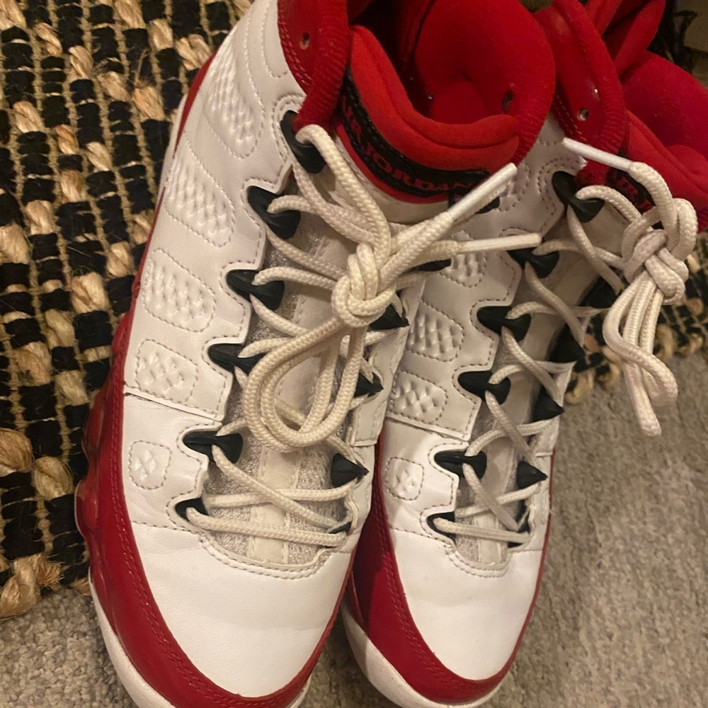 Retro 9 White Gym Reds!